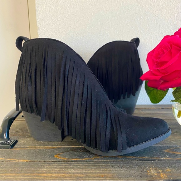 Coconuts by Matisse Fringe V Cut Booties (size 6M).🌹 - Picture 6 of 15